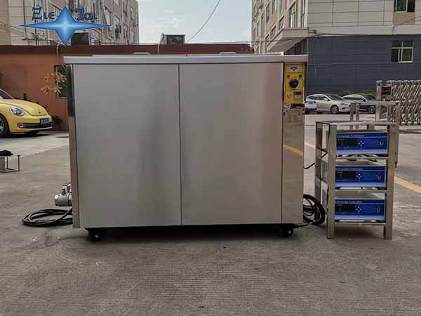 超聲波清洗設(shè)備為什么能延長注塑模具的壽命？